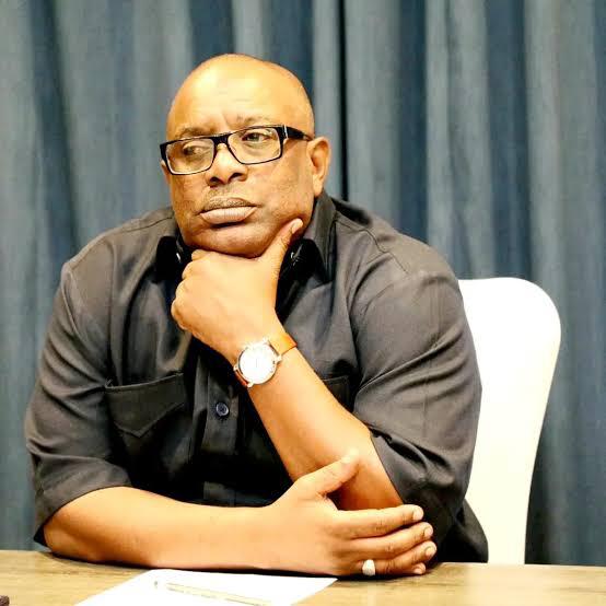 Mgombea Urais Akimbia Mkutano Kisa Wanachama Wachache