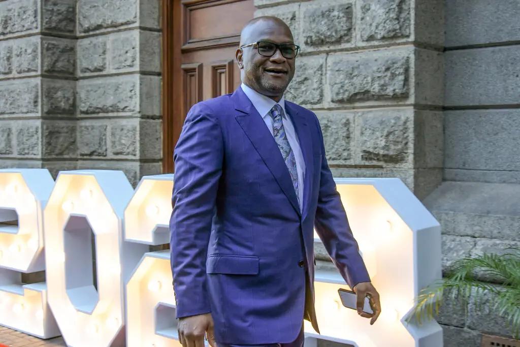 Balozi Akutwa Amefariki Nje ya Hoteli Paris