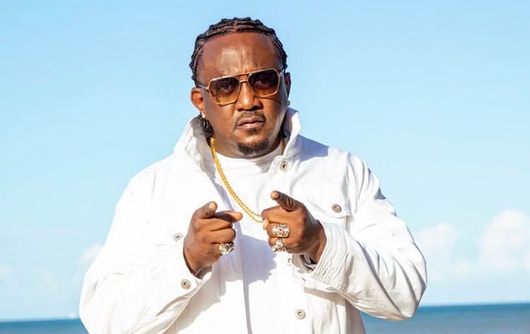 Familia ya Zorro Kufanya Muziki Lazima