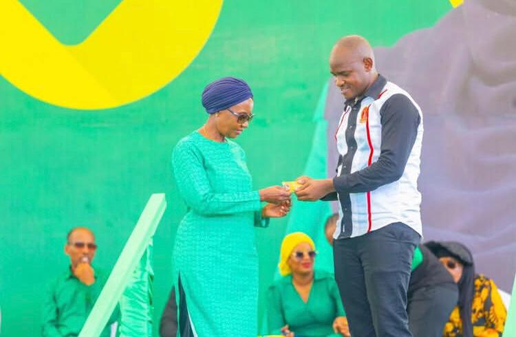 Katibu Chadema Mwanza Atimkia CCM