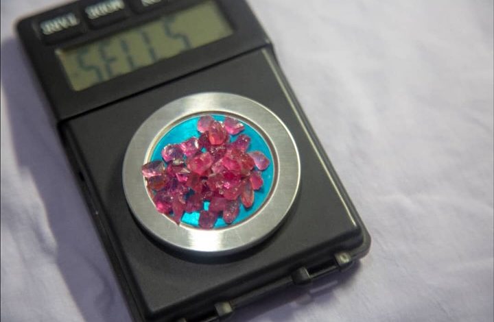 Spineli Yapaisha Utalii wa Madini Tanzania