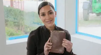 Kim Kardashian Afanikiwa Kununua Biblia ya Baba Yake Aliyompatia Simpson