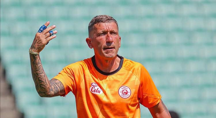 Simba Yamtema Pantev, Jahazi Abwagiwa Matola