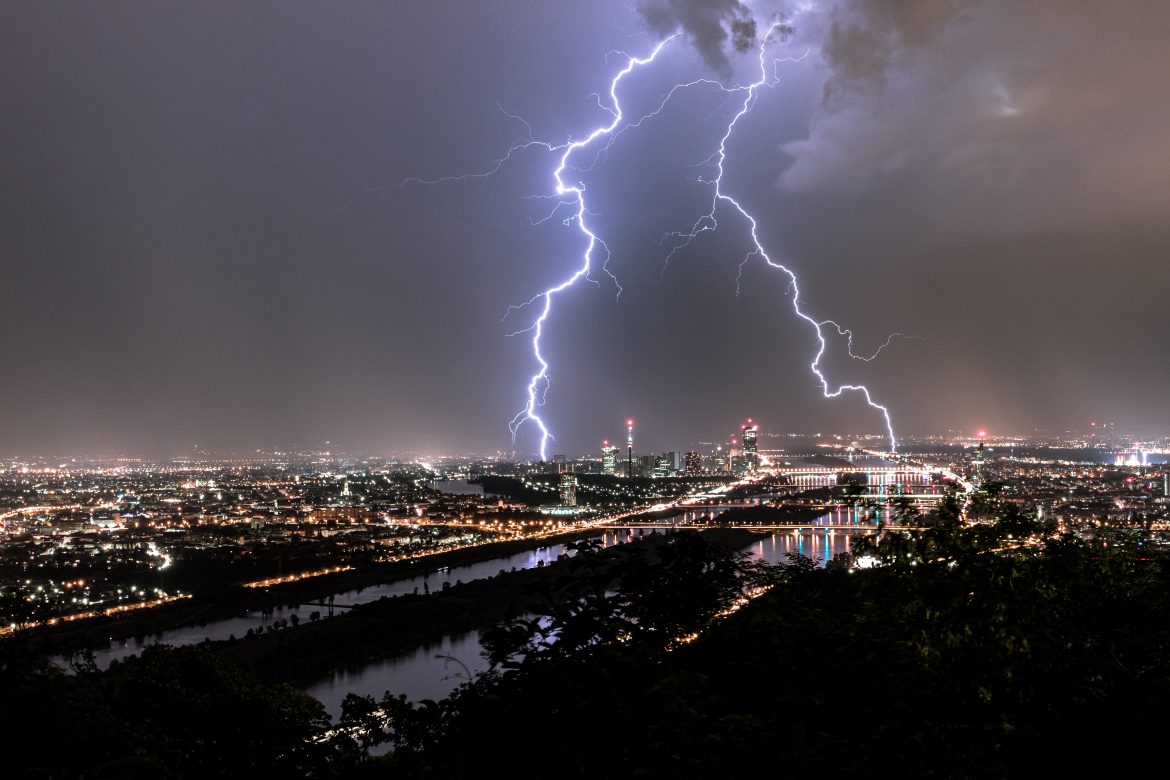 Watu 130 Wafariki kwa Kupigwa na Radi