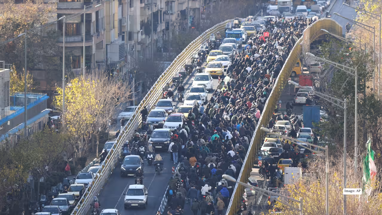 Waandamanaji Wanajaribu Kumfurahisha Trump