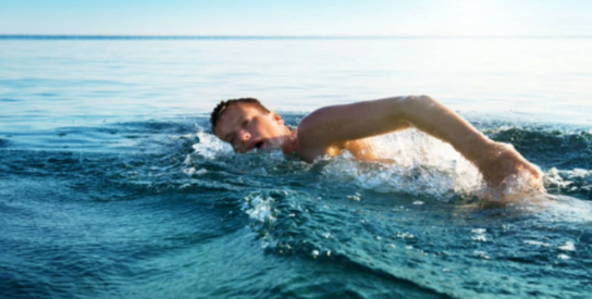 Kijana Miaka 13 Aogelea Kilometa 4 Kumfata Mama Yake Baharini