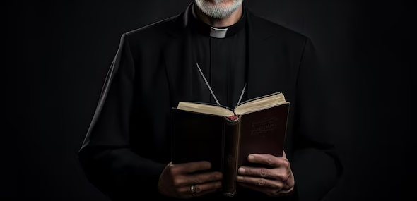 Padri Aacha Ibada ya Mazishi Kisa Kutofautiana na Waombolezaji