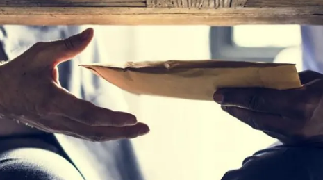 Afisa DAWASA Aliyepokea Rushwa Abanwa Mahakamani