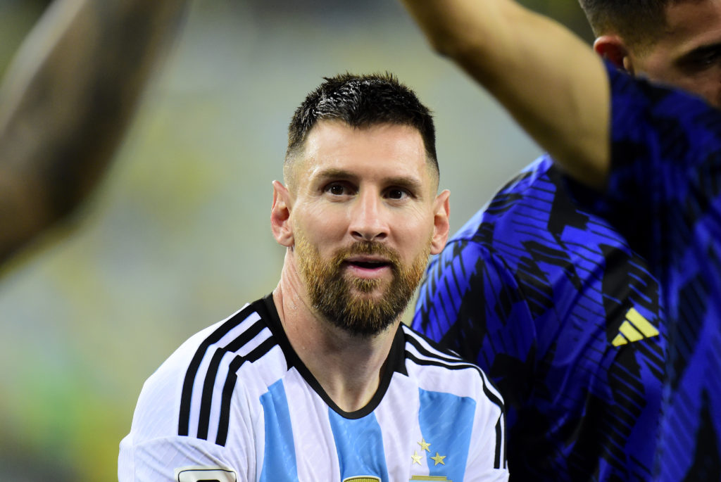 Messi Ajutia Kutojifunza Kiingereza Utotoni